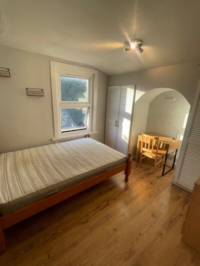 Double in the middle of Leyton Main Photo