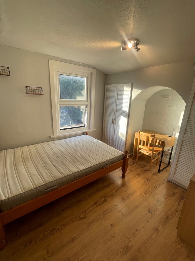 Double in the middle of Leyton Main Photo