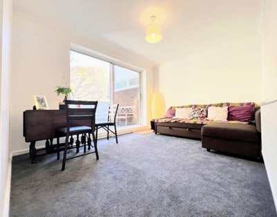 4 bed flat opposite Clapham junction station  Main Photo