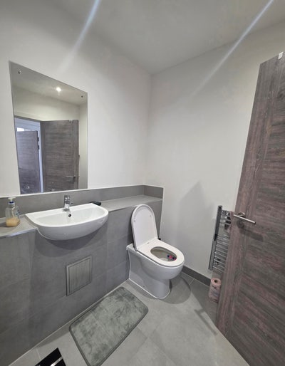 Modern Ensuite + Parking | Near Bletchley Station Main Photo