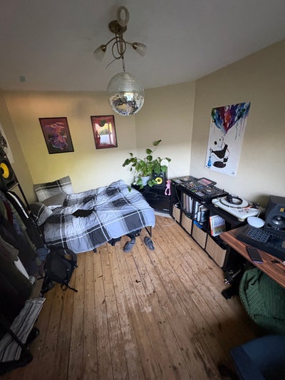 Spacious bright south facing double room Main Photo