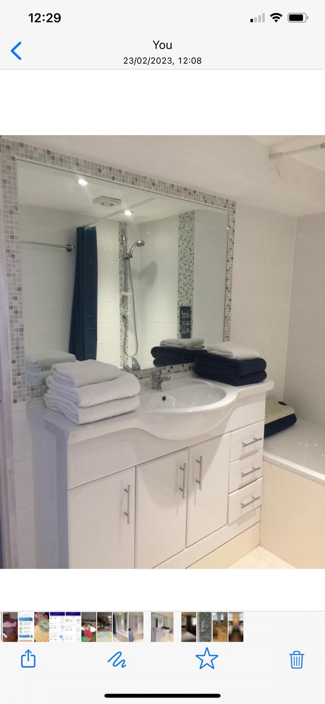 Large king or twin ensuite room. Main Photo