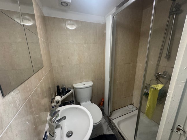 Studio Flat White City London  W12 (Eynh) Main Photo