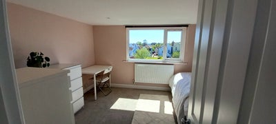 Cosy loft room 3 minutes to Gloucester Road Main Photo