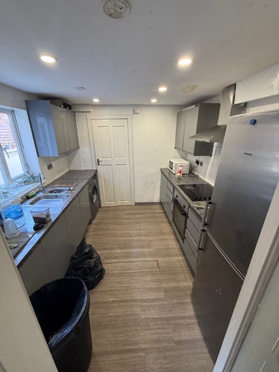 Double Rooms Available in Shared House Main Photo