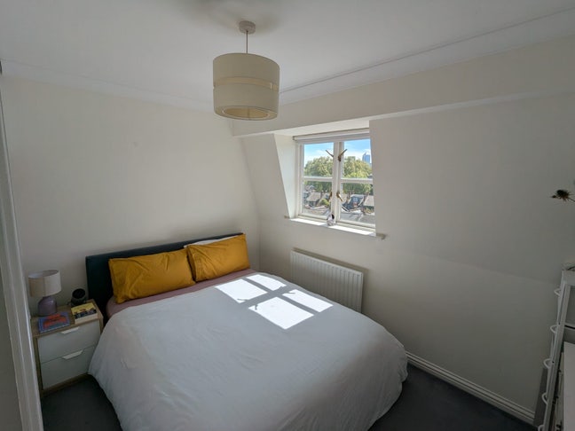 Refurbished 1-bed with London at your fingertips Main Photo