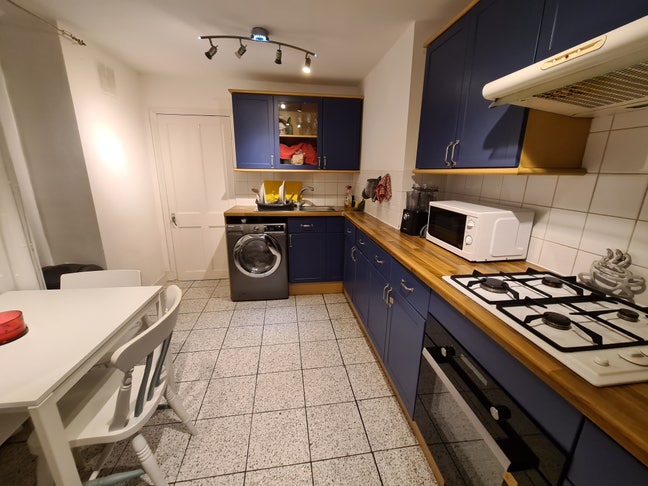 Large Double Room Main Photo