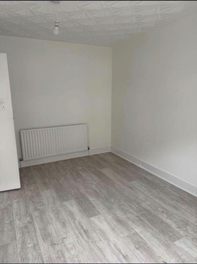 Rooms to Rent:  E10  Main Photo