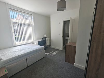 🌱 En-Suite Rooms Freshly Decorated in HD1 🌱 Main Photo