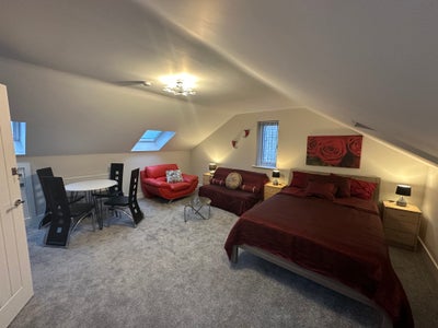 Luxury new built spacious en-suite room in Pudsey Main Photo