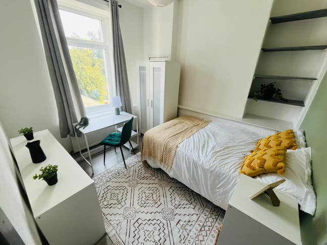 🌟 Quiet Room ~ Bills Inc~ Westbury St   SA1🌟 Main Photo
