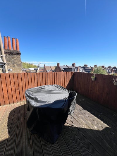  1 bedroom, 1 bathroom flat with terrace Main Photo