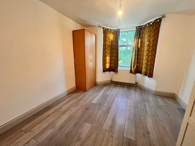 Large ensuite room in the heart of Catford  Main Photo
