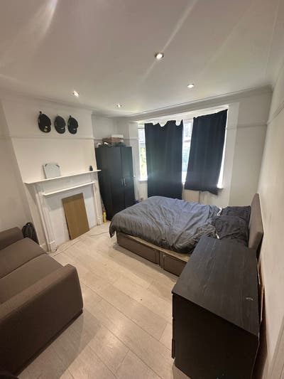 Lovely place in Brockley/ New Cross (Zone 2) Main Photo