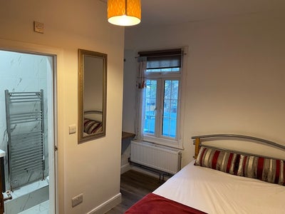 En-Suite Double Room- near Slough High St  (R4) Main Photo