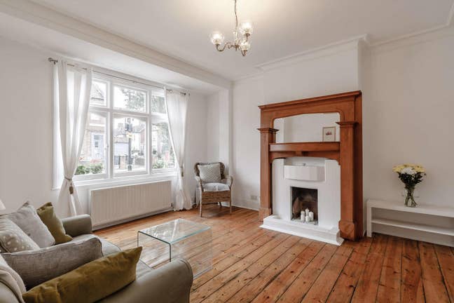 3 bed House with Fireplaces, Wood Floors, Garden Main Photo