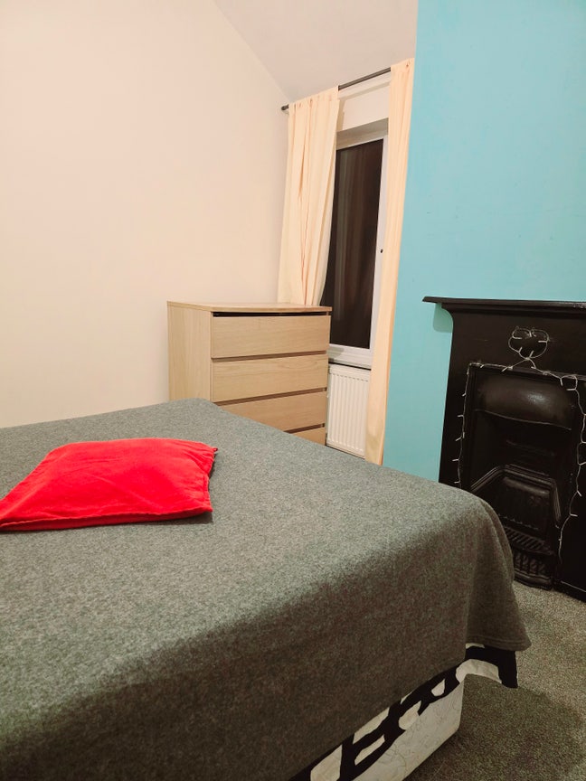 One double bedrooms available  Main Photo