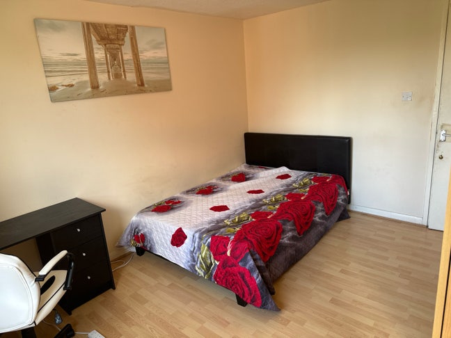 Nice Room in Elephant and castle ready to move Main Photo
