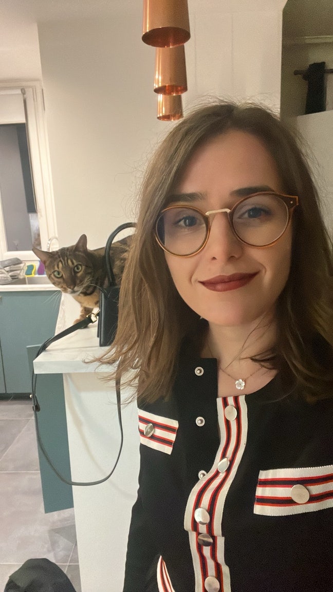 Looking for a shared house for my cat and I Main Photo