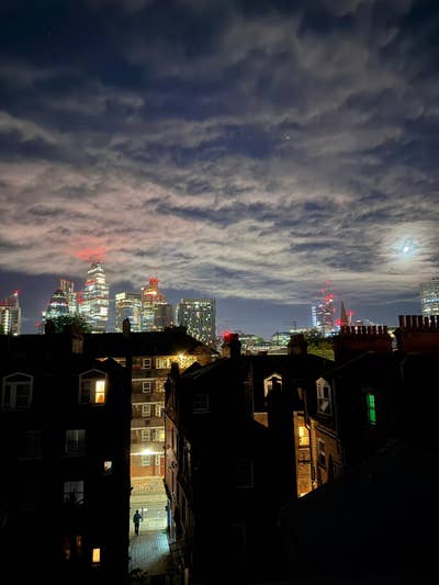 Studio Flat with immersive skyline views available Main Photo