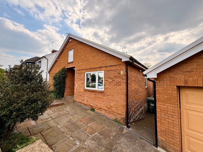 Spacious Double Room in Modern House Main Photo