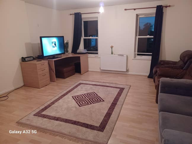 Large Double Room Cheddar  Main Photo