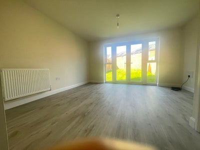 Brand New Home 2 Spacious Double Bedrooms availabl Main Photo