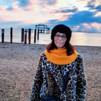 Professional Female looking for a double room Main Photo