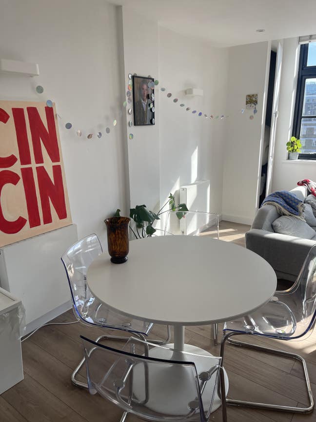 Room for rent in 3-bed flat with own bathroom Main Photo