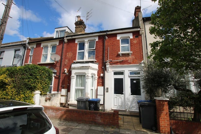 Spacious 2-Bed Ground Floor Flat with Private Gard Main Photo