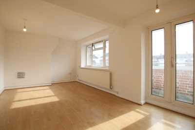 Spacious 2-Bedroom Flat with Private Balcony  Main Photo