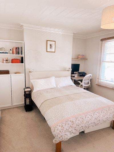 Primary bedroom available in friendly houseshare Main Photo