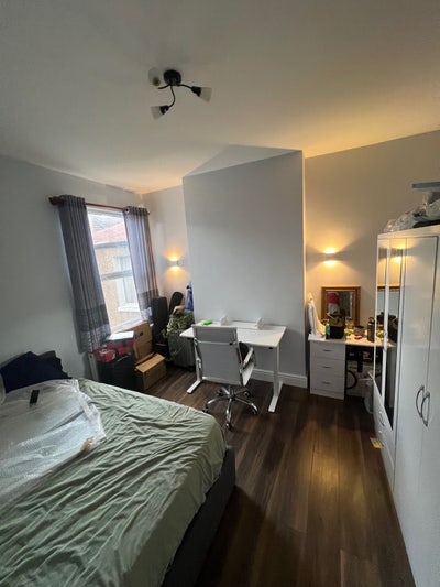 Short Term Sublet Double Room in Girls Flat Main Photo