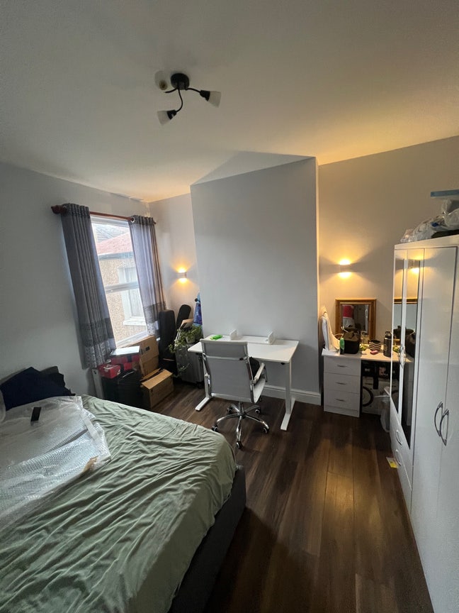 Short Term Sublet Double Room in Girls Flat Main Photo