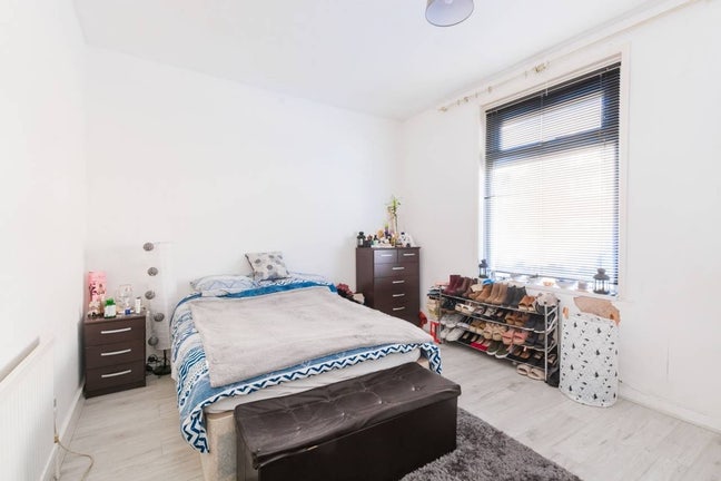 Whole 5 Bed house by Crossrail station  Main Photo