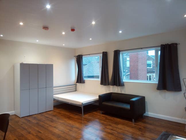 ST6/Burslem Large Studio. Gym. Includes all bills! Main Photo