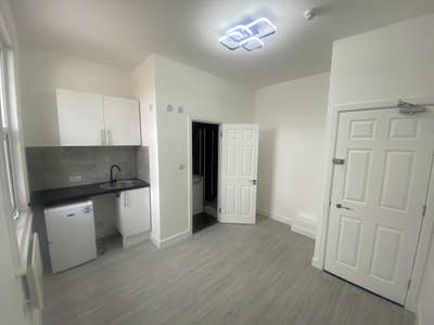 Ensuite Studio Rooms - Lewisham- Available Main Photo