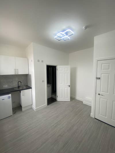 Ensuite Studio Rooms - Lewisham- Available Main Photo