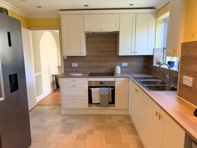 Lovely double/single rooms in professional house Main Photo