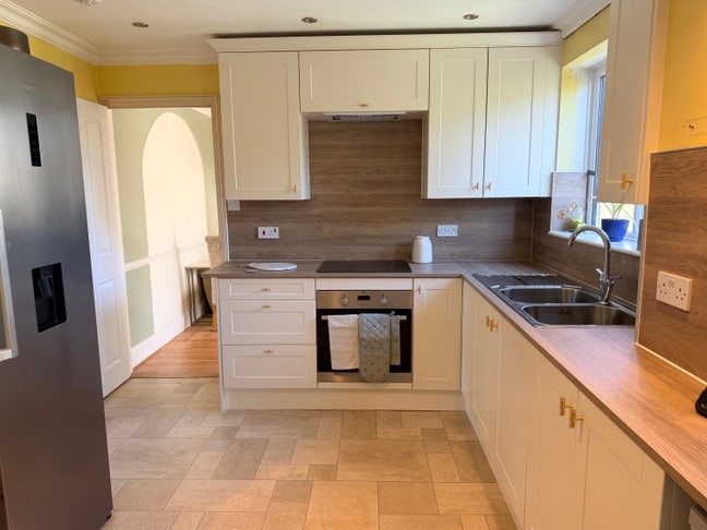 Lovely double/single rooms in professional house Main Photo