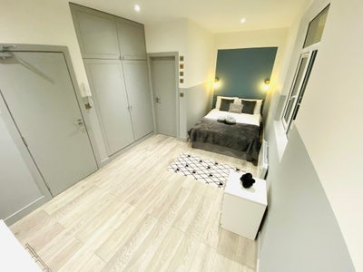 🏡 Studio with Separate Kitchen in Stanford Hill  Main Photo