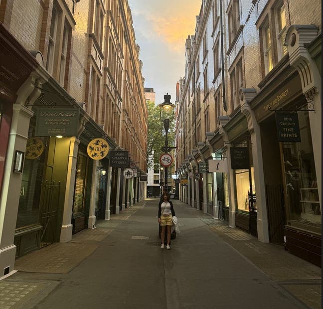 Looking for a cool buddy. Main Photo