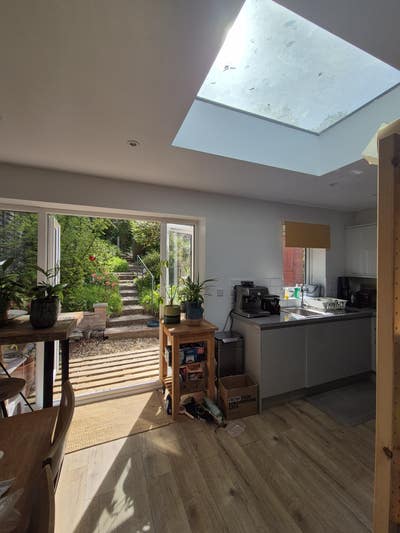 Bright & Spacious Double Room 5 mins from Hospital Main Photo