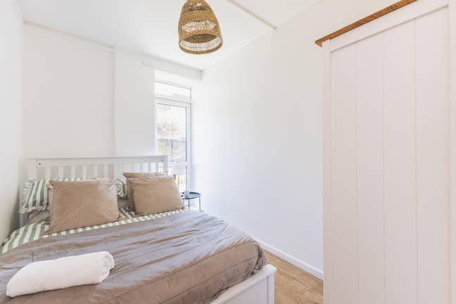 Lovely Small Double and Single Room Available Now Main Photo