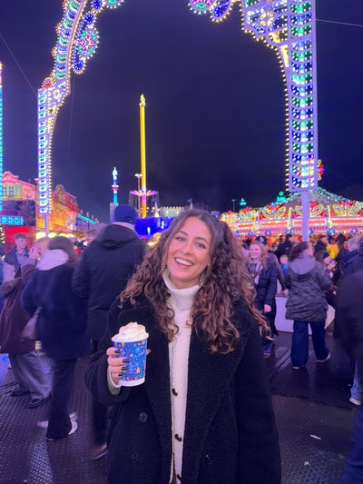 28-year-old professional - looking for 1 female  Main Photo