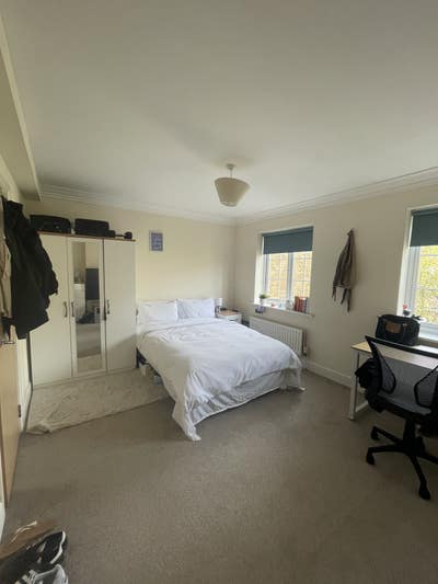 Lovely large double ensuite in friendly house Main Photo