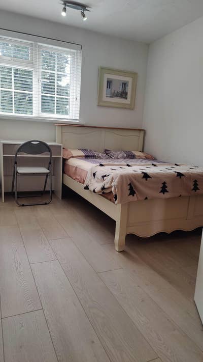 A double bedroom available to let Main Photo