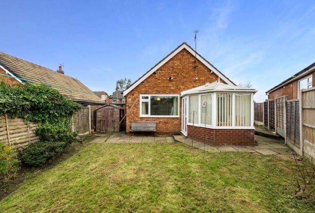 Detached bungalow  Main Photo