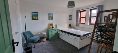 Friendly Gay couple renting spare central room Main Photo