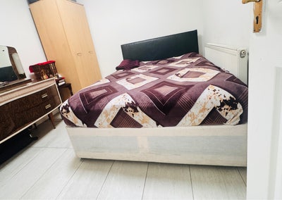 Room available  Main Photo